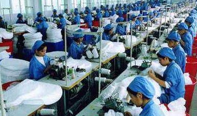 服裝零售遇冷，化妝品消費(fèi)升溫 紡織皮革與化妝品行業(yè)的冰火兩重天